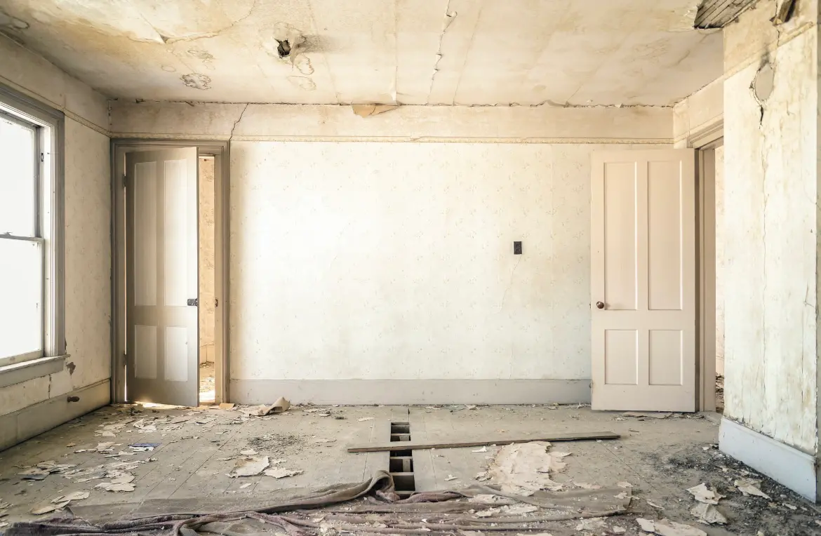 Waste disposal crew managing a cleanout project in Lake of the Woods